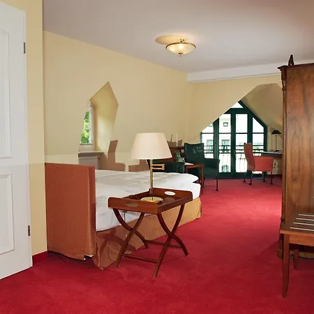 Romantik Kaufmannshof Отель Берген-ауф-Рюген