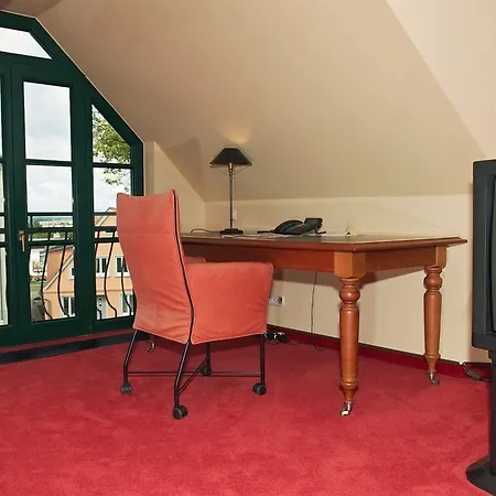 Romantik Kaufmannshof Отель Берген-ауф-Рюген