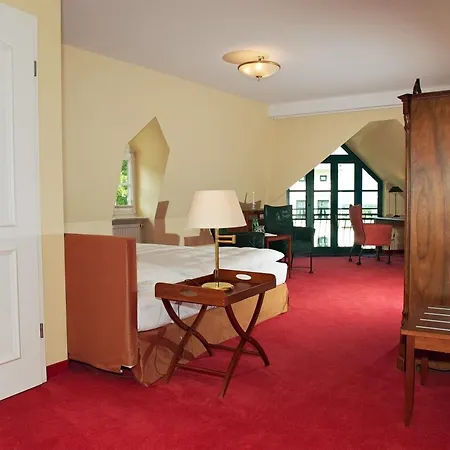 Romantik Kaufmannshof Otel 4*